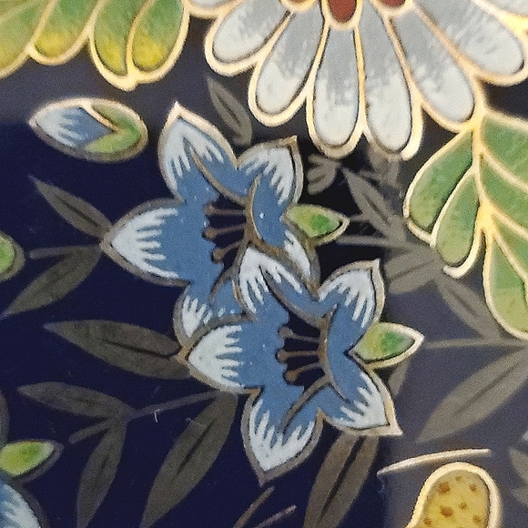 Vintage Japanese Cobalt Blue Porceline Chrysanthemum Floral Design 7.5" Plate - Picture 5 of 5